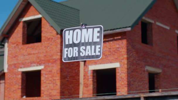 Home for sale signe inscription note tag message sur papier, maison sur fond, vente de publicité — Video