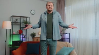 Zavallı adamın cepleri bomboş, parası yok, iflas, borçları, yoksulluk sorunu var.