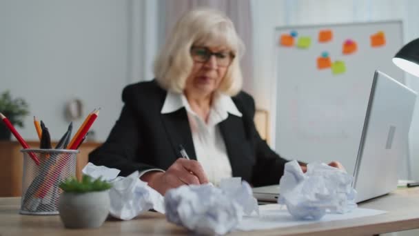 Tired senior business woman use laptop, having nervous breakdown at work, migaine, headache problems — стоковое видео