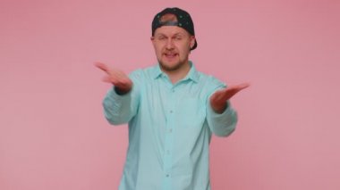 Adam elini açıyor, görmek güzel, heyecan, hazırlıklar aşk duygularını paylaşıyor, tebrik ediyor