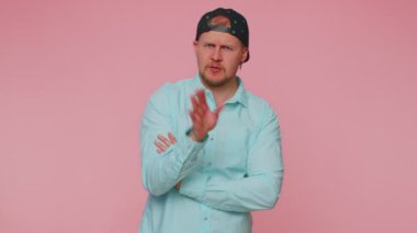 Kavgadan sonra hayal kırıklığına uğrayan, görmezden gelen ve konuşmak istemeyen genç bir adamı gücendirdim.