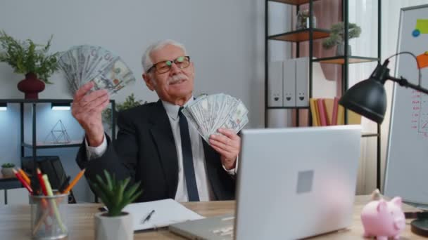 Business man accountant celebrating business success dancing with stack of money dollar cash — ストック動画