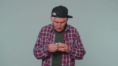 Zavallı adam yetersiz miktarda para, kumbara, bir dolarlık banknot, iflasa üzüldü.