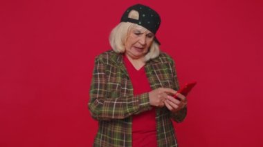 Kadınlar akıllı telefon daktilo kullanırlar, kaybederler. Ani piyango sonuçları, kötü talih.