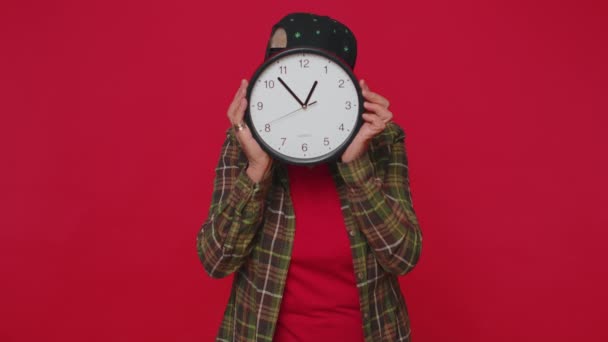 Senior woman holding clock watch, hiding, checking time on clock running late to work being in delay — Vídeo de stock
