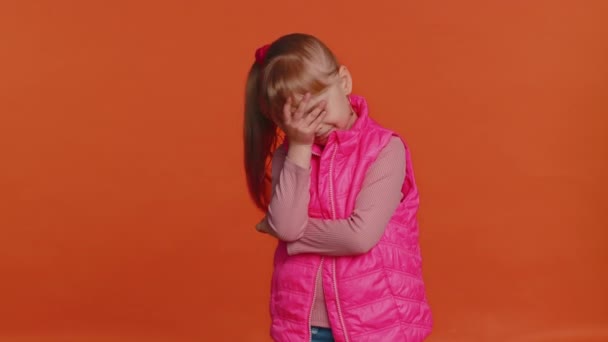 Upset tourist stylish girl making face palm gesture, feeling bored, disappointed in result, bad news — Stock Video