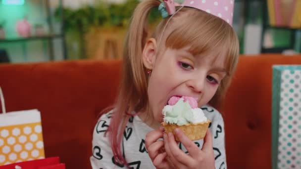 Young little children girl with lots of gift presents celebrating birthday party eating dessert cake — Video Stock