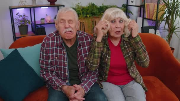 Śmieszne Stare Starsze Rodziny Para Dziadków Mężczyzna Kobieta Robi Zabawne — Wideo stockowe