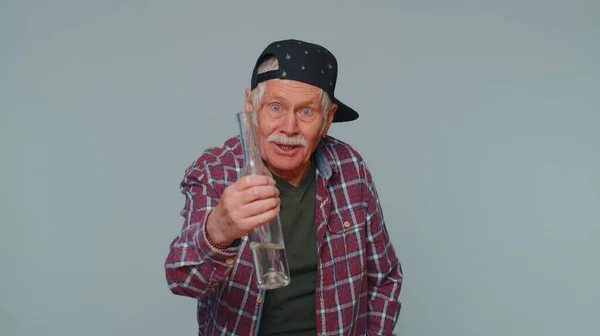 Drunk man after party drinks vodka from bottle, celebrating victory win, alcohol addiction problem — Stock Photo, Image