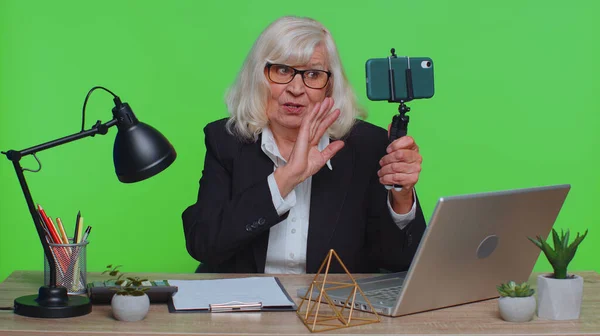 Senior Businesswoman Blogger Making Mobile Phone Conference Video Call Vlog — Stock Photo, Image