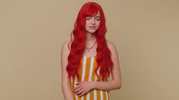 Samimi Kızıl Saçlı Kadın Iyi Şans Diliyor Kaybediyor Aniden Piyango — Stok video