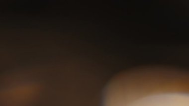 Light farklı olaylar ve projeler için 4K görüntü sızdırır. Şimdiki görüntülerinizin üzerine bırakın, Ekle ya da Ekran Karıştır kiplerini kullanarak birleştirin. Optik parlaklık lensi Bokeh geçişi arkaplanı örtüyor