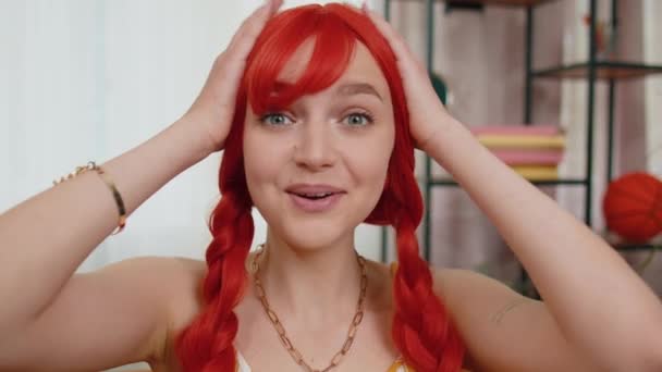 Aman Tanrım Vay Canına Heyecanlı Kazanan Kızıl Saçlı Kadın Büyük — Stok video