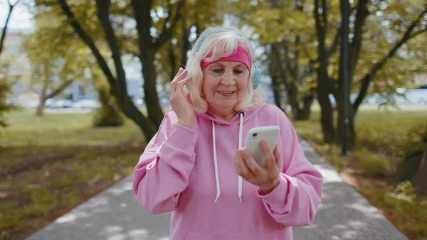 Portrait Athletic Fitness Senior Elderly Sport Runner Woman Training Wearing — Stock Photo, Image