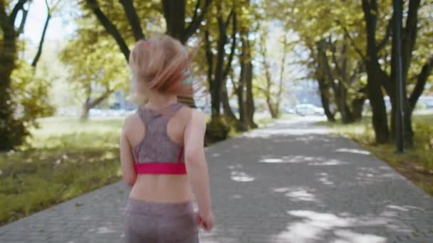 Achteraanzicht Van Atletische Fitness Sport Loper Peuter Meisje Training Marathon — Stockvideo