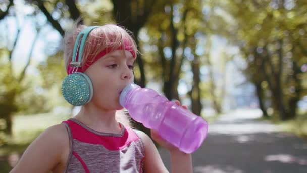 Athletic Fitness Sport Runner Child Girl Drinking Water Bottle Training — Stock Video