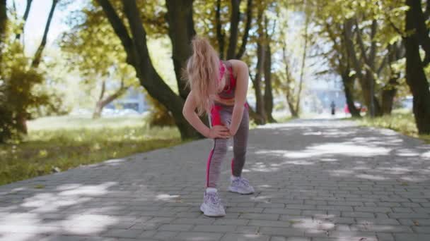 Sport Fitness Athlétique Motivé Coureuse Entraînement Enfant Fille Préparant Courir — Video