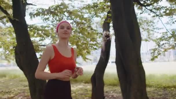 Esporte Fitness Atlético Corredor Menina Treinamento Maratona Corrida Ouvindo Música — Vídeo de Stock