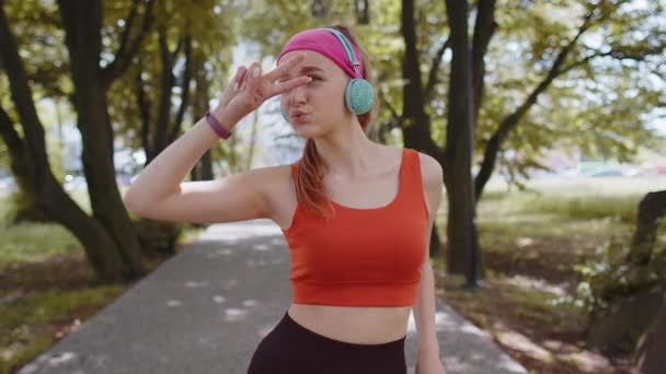 Athlétisme Fitness Sport Coureuse Entraînement Exercice Fille Écouter Musique Sur — Video