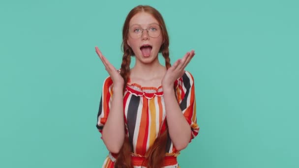 Meu Deus Wow Emocionado Vencedor Surpreendente Gengibre Menina Levantando Mãos — Vídeo de Stock
