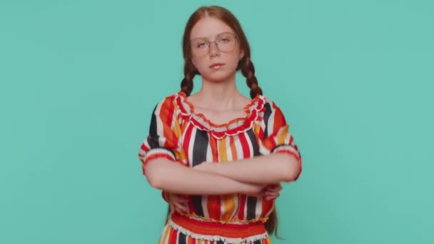 Tatminsiz Kız Kafasını Sallıyor Hayır Başarısızlık Nedenini Soruyor Inançsızlığını Dile — Stok video
