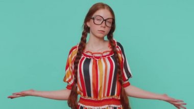 Ne diyecegimi bilmiyorum. Kafası karışmış kızıl saçlı bir kız belirsiz bir soru hakkında utanmış, kuşkuları var, hiçbir fikri yok, bilgisiz ve kararsız. Mavi stüdyo geçmişinde kızıl çocuk