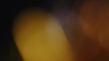 Light farklı olaylar ve projeler için 4K görüntü sızdırır. Şimdiki görüntülerinizin üzerine bırakın, Ekle ya da Ekran Karıştır kiplerini kullanarak birleştirin. Optik parlaklık lensi Bokeh geçişi arkaplanı örtüyor