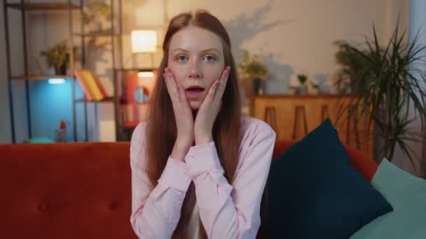 God Wow Redhead Teenager Child Girl Surprised Looking Camera Big — Vídeo de Stock