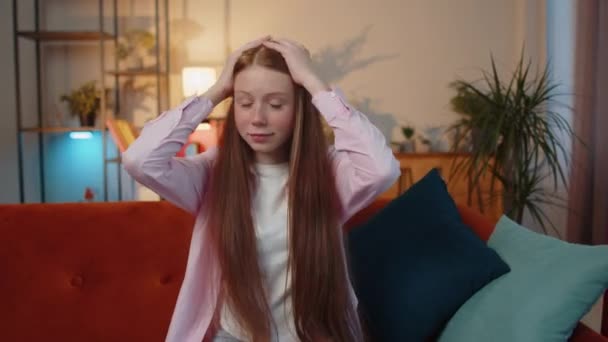 Scared Redhead Child Girl Screams Stress Tension Problems Horror Hopelessness — Stock Video