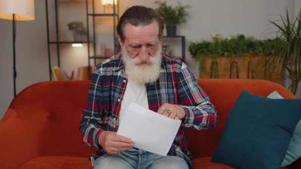 Senior Man Open Envelope Letter Reading Career Growth Advance Promotion — Stockvideo