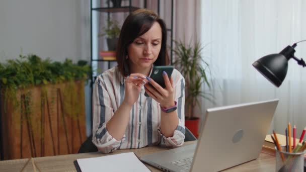 Young Business Woman Use Smartphone Typing Browsing Loses Surprised Sudden — Stockvideo
