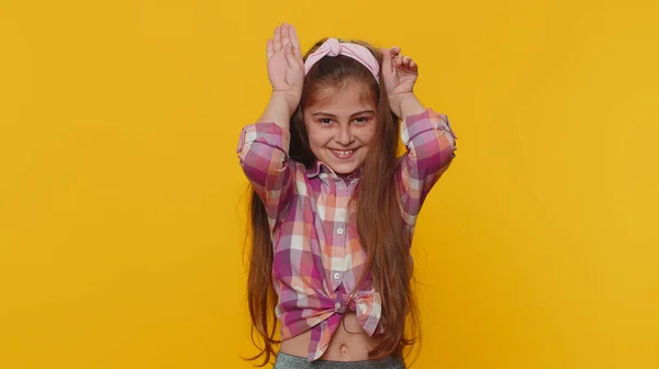 Είμαι Λαγουδάκι Υπέροχο Αστείο Νεαρό Προ Έφηβο Παιδί Κορίτσι Χαμογελά — Φωτογραφία Αρχείου