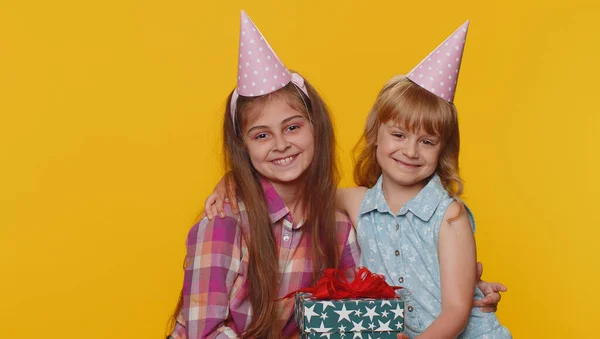 Glückliche Kleine Kleinkind Kinder Schwestern Mädchen Geschwister Freunde Tragen Festliche — Stockfoto