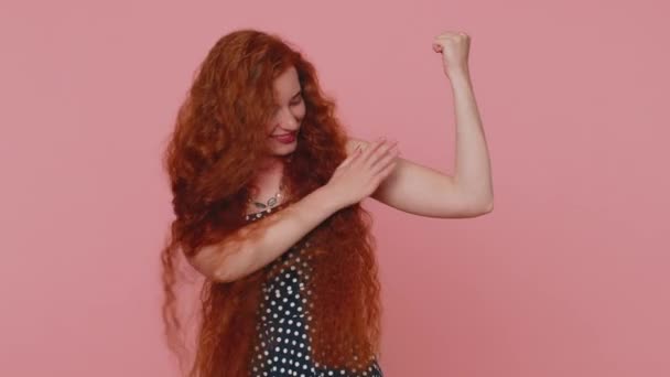 Strong Independent Young Redhead Woman Showing Biceps Looking Confident Feeling — Vídeos de Stock
