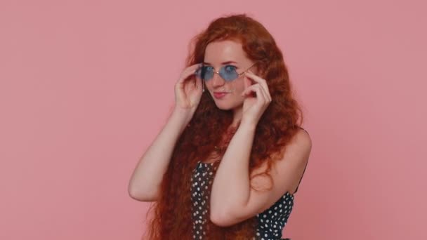 Portrait Seductive Cheerful Stylish Woman Dress Wearing Sunglasses Charming Smile — Stok video