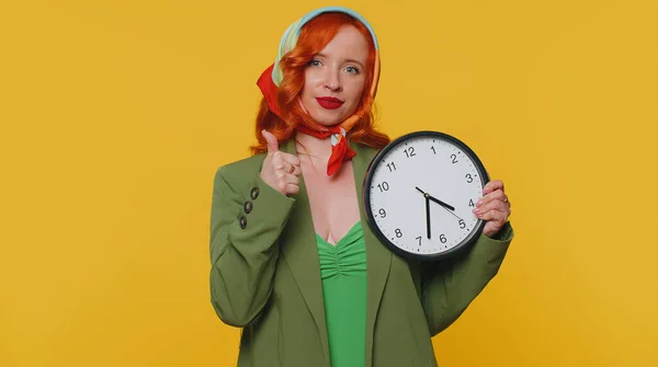 Your Time Redhead Young Woman Green Jacket Dress Showing Time — Stock Photo, Image