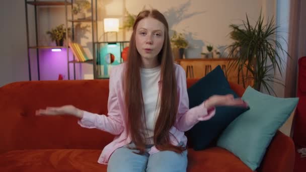 Jest Dlaczego Młoda Nastolatka Podnosząca Rękę Oburzonym Wyrazie Twarzy Prosząca — Wideo stockowe