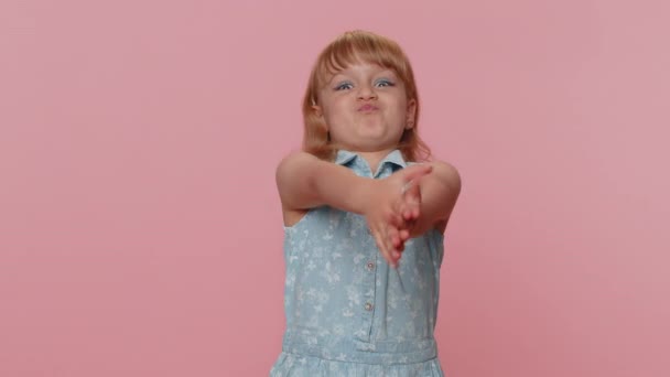 Funny Amusing Preteen Child Girl Kid Making Playful Silly Facial — Vídeos de Stock