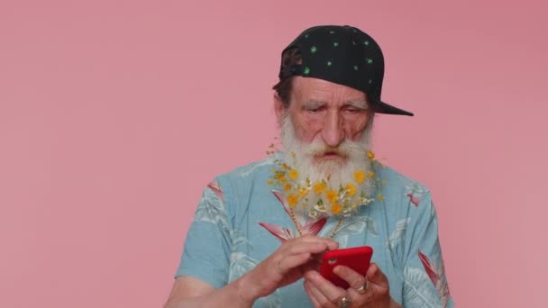Happy Excited Joyful Senior Old Man Flowered Beard Use Mobile — Vídeos de Stock