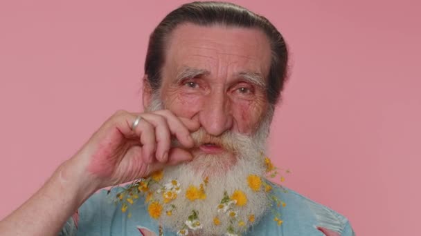 Cheerful Lovely Elderly Man Beard Flowers Blue Shirt Smiling Looking — Stock video