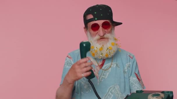 Crazy Stylish Senior Man Flowers Gray Haired Beard Talking Wired — Stockvideo