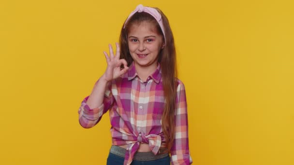 Happy Cheerful Preteen Child Girl Looking Approvingly Camera Showing Gesture — Stockvideo