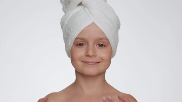 Lovely Young Child Girl Bath Towel Head Applying Cleansing Moisturizing — Vídeos de Stock