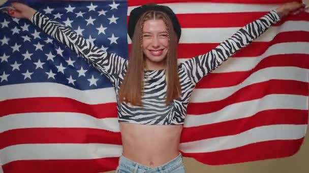 Lovely Young Woman Crop Top Waving Wrapping American Usa Flag — Αρχείο Βίντεο