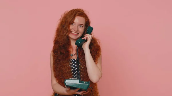 Hey You Call Back Cheerful Ginger Woman Secretary Dress Talking — Foto Stock