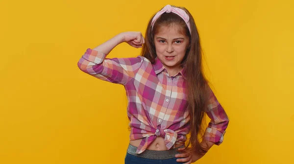 Strong Independent Fit Sporty Young Preteen Child Girl Kid Showing — Stockfoto