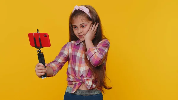 Wow Reaction Impressed Young Preteen Child Girl Kid Blogger Taking — Stock fotografie