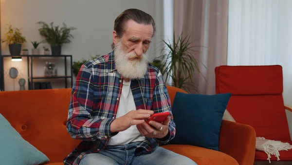 Senior Old Grandfather Sitting Sofa Uses Mobile Phone Smile Modern — Stock Photo, Image