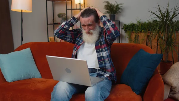 Sad Senior Old Grandfather Man Use Laptop Typing Browsing Working — Photo