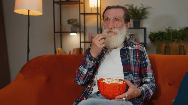 Excited Mature Old Grandfather Sitting Sofa Eating Popcorn Watching Interesting — Photo